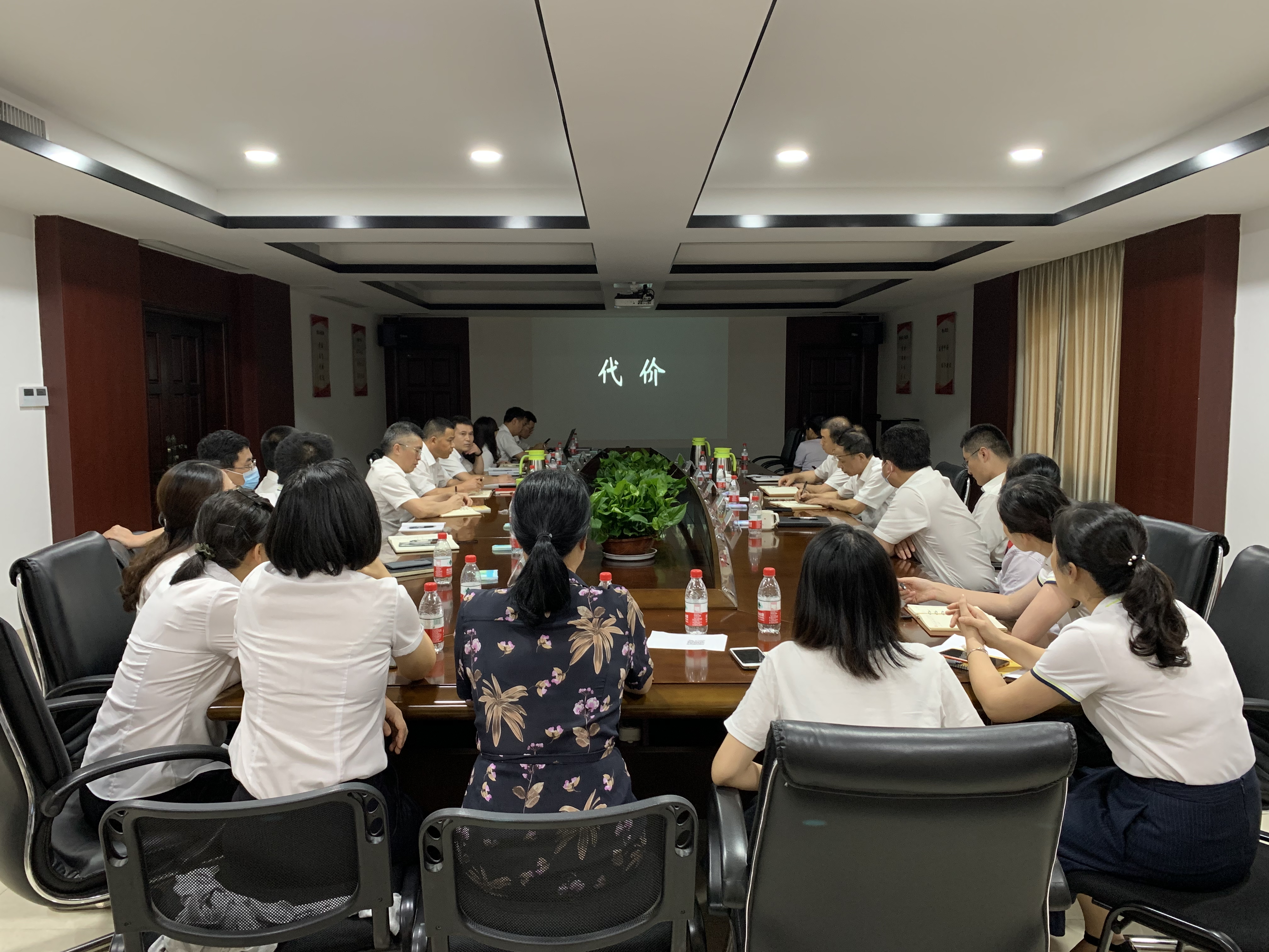 以案為鑒　警鐘長鳴-廈門標準砂組織觀看警示教育片